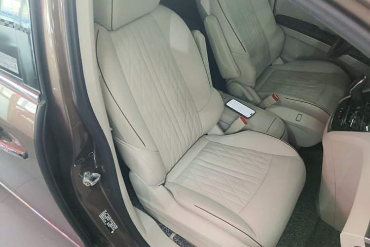 Used Buick GL8 2022 Land Business Class 652T Luxury Model Right Front Seat