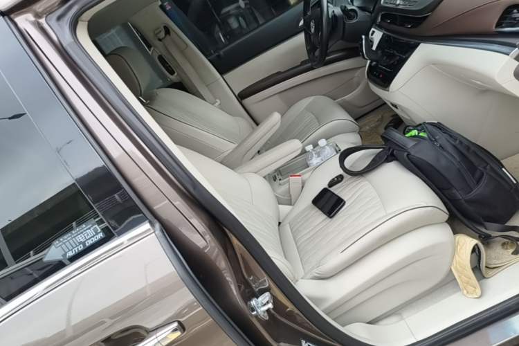Used Buick GL8 2022 Land Business Class 652T Luxury Model Right Front Seat
