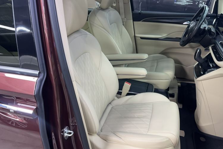 Used Buick GL8 2022 ES Landtrek 653T Flagship Model Right Front Seat