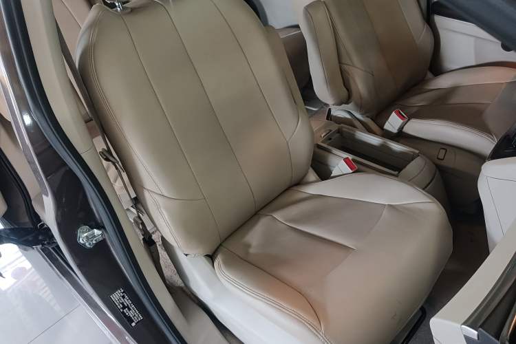 Used Buick GL8 2022 Land Cruiser Executive Class 652T Comfort Model Right Front Seat