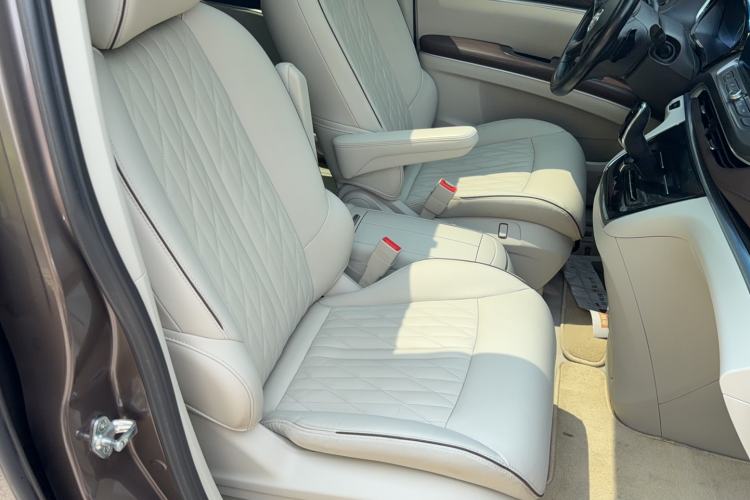 Used Buick GL8 2022 Land Business Class 652T Luxury Model Right Front Seat