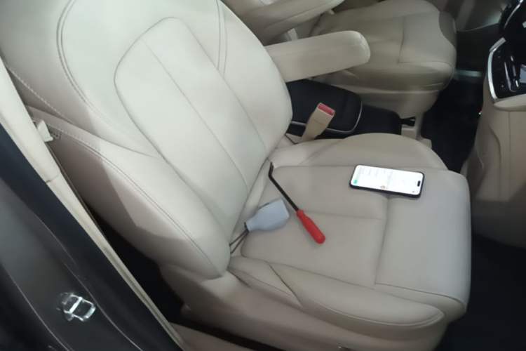 Used Buick GL8 2022 ES Landtrek 653T Luxury Edition Right Front Seat