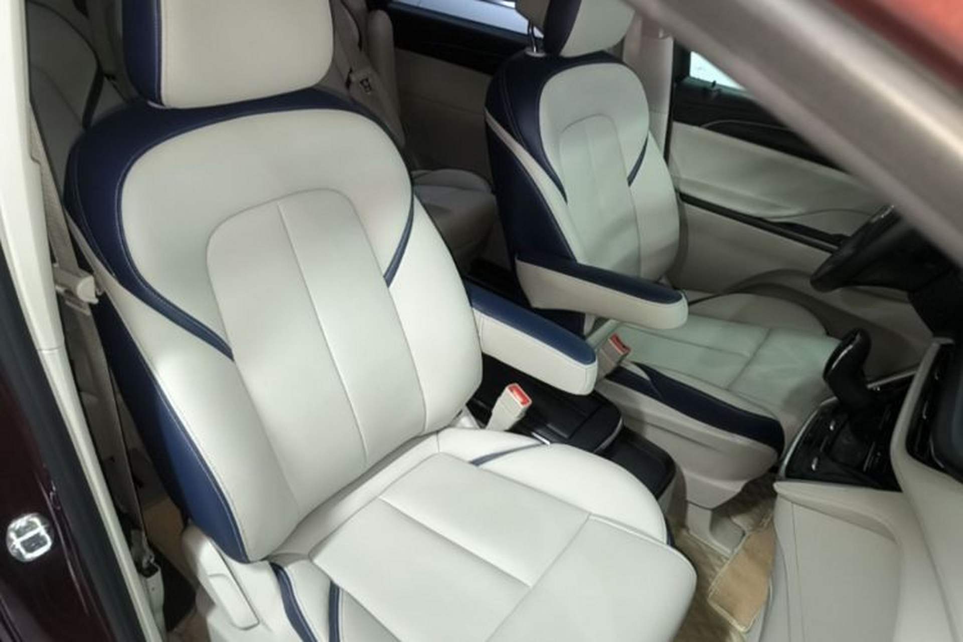 Used Buick GL8 2022 ES Landtrek 653T Comfort Edition Right Front Seat