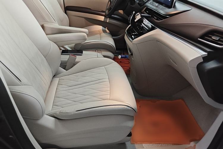 Used Buick GL8 2022 Land Business Class 652T Luxury Model Right Front Seat