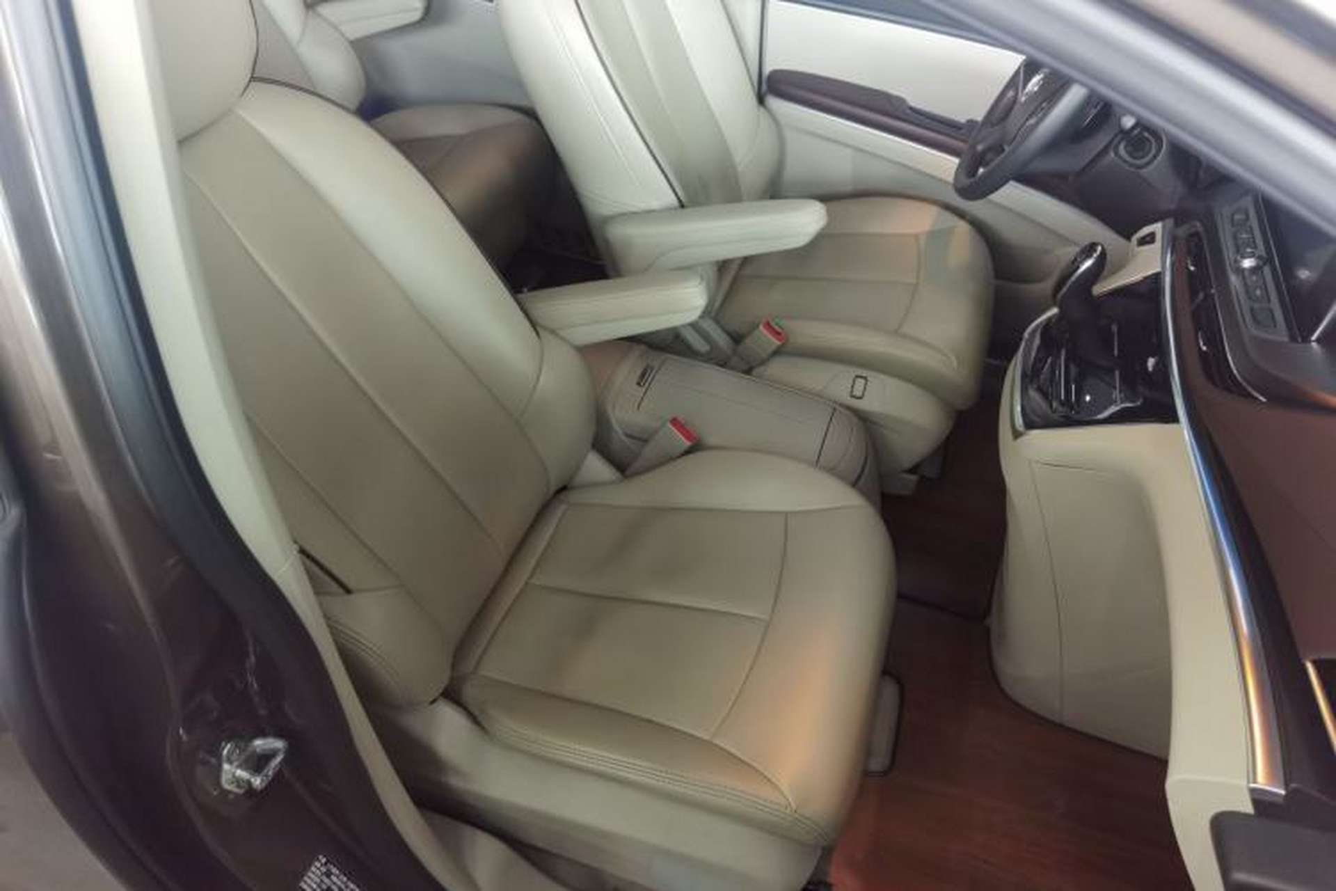 Used Buick GL8 2022 Land Cruiser Executive Class 652T Comfort Model Right Front Seat