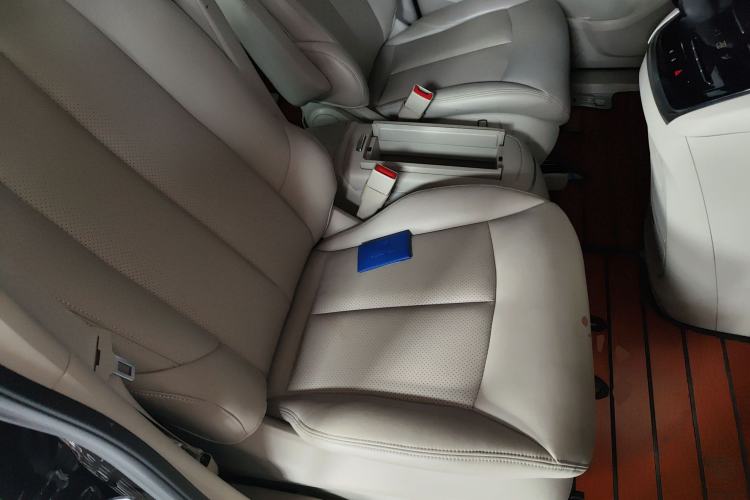 Used Buick GL8 2022 Land Cruiser Executive Class 652T Comfort Model Right Front Seat
