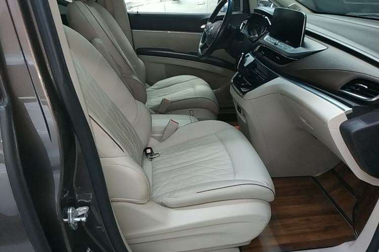 Used Buick GL8 2022 Land Business Class 652T Luxury Model Right Front Seat