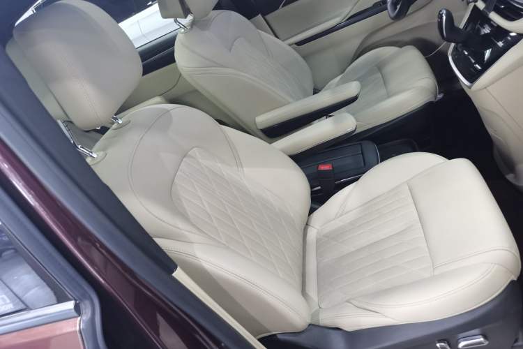 Used Buick GL8 2022 ES Land Cruiser 653T Luxury Model Right Front Seat