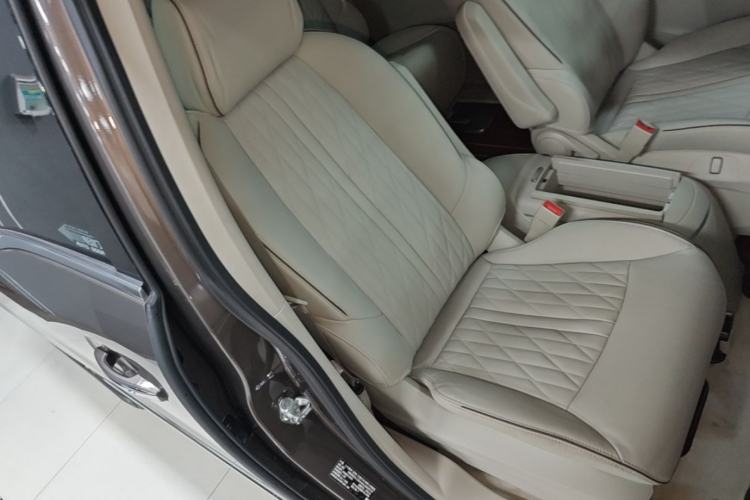 Used Buick GL8 2022 Land Business Class 652T Luxury Model Right Front Seat