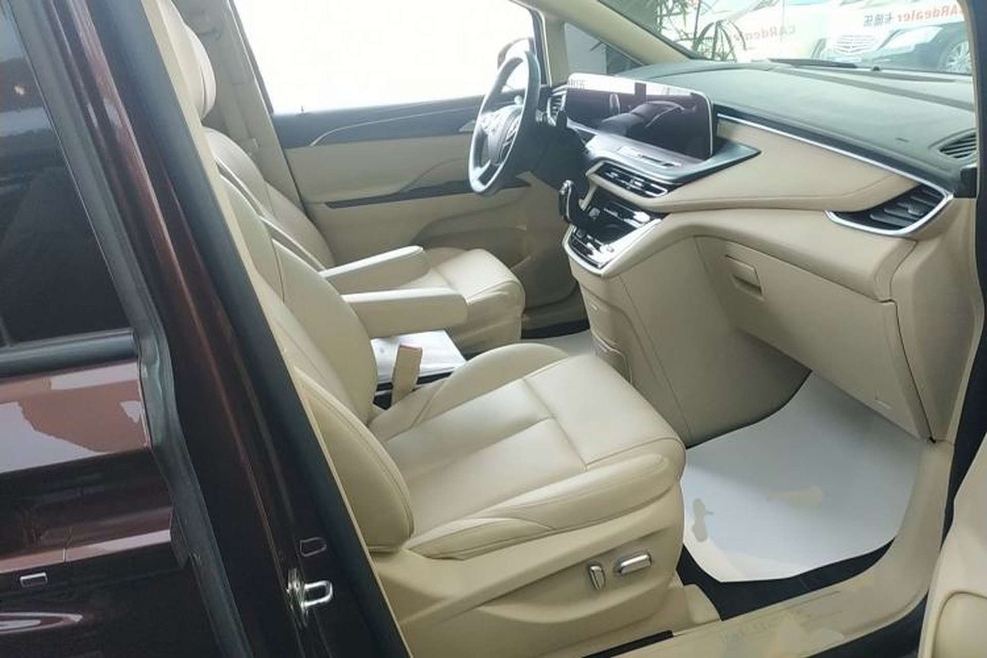 Used Buick GL8 2022 ES Landtrek 653T Luxury Edition Right Front Seat