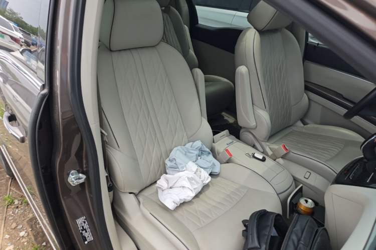 Used Buick GL8 2022 Land Business Class 652T Luxury Model Right Front Seat