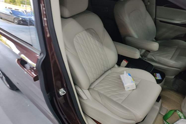 Used Buick GL8 2022 ES Landtrek 653T Comfort Edition Right Front Seat