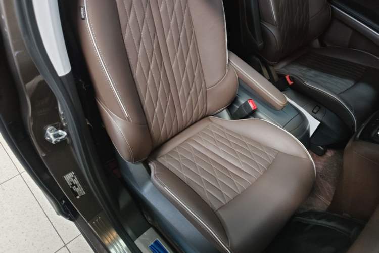 Used Buick GL8 2022 Land Business Class 652T Luxury Model Right Front Seat