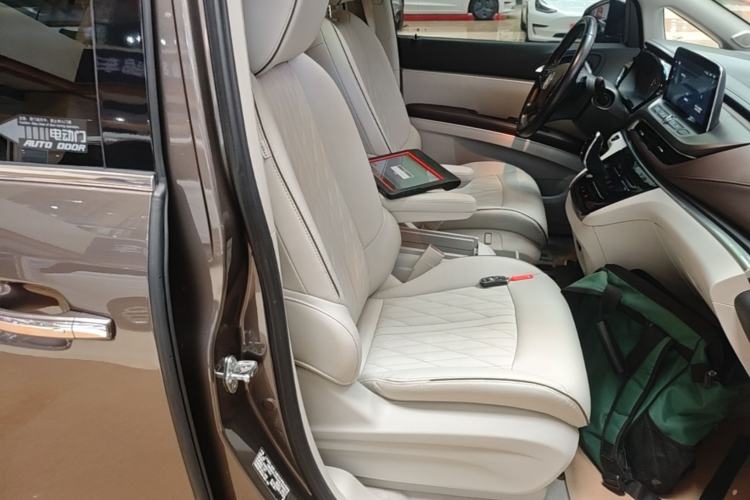 Used Buick GL8 2022 Land Business Class 652T Luxury Model Right Front Seat