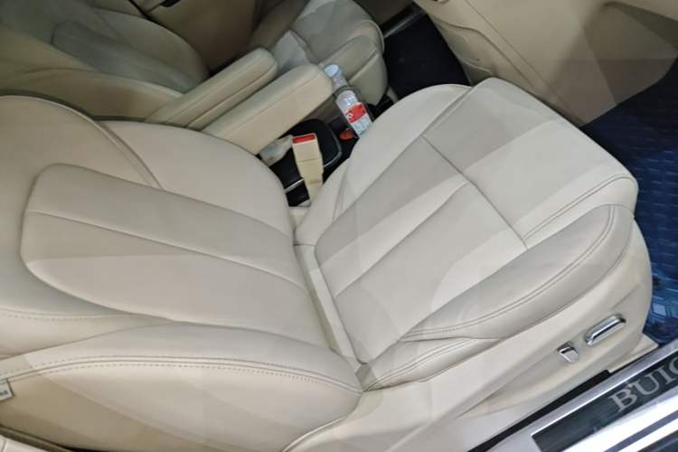 Used Buick GL8 2022 ES Landtrek 653T Luxury Edition Right Front Seat