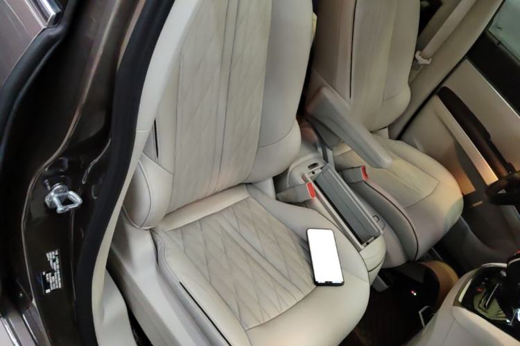 Used Buick GL8 2022 Land Business Class 652T Luxury Model Right Front Seat