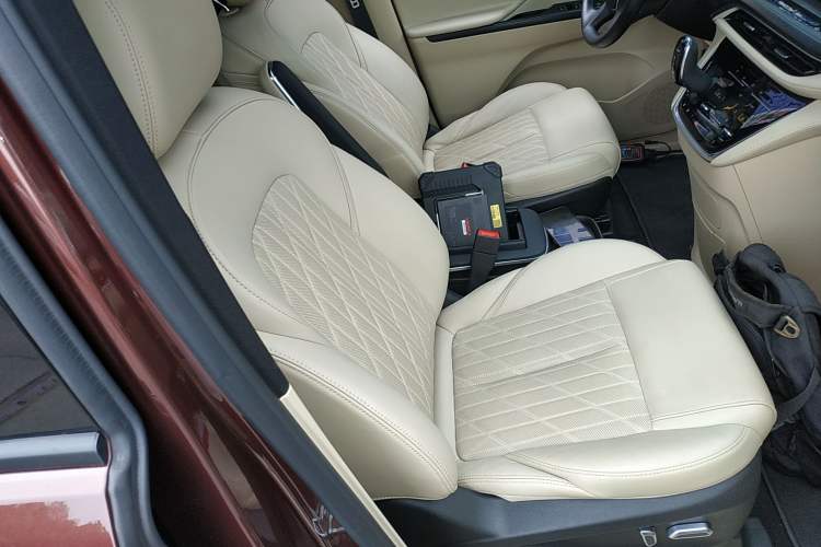 Used Buick GL8 2022 ES Land Cruiser 653T Luxury Model Right Front Seat