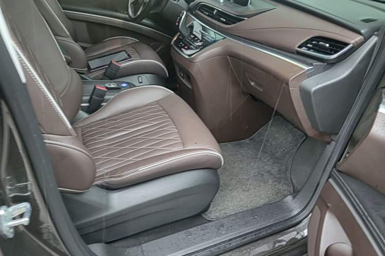 Used Buick GL8 2022 Land Business Class 652T Luxury Model Right Front Seat