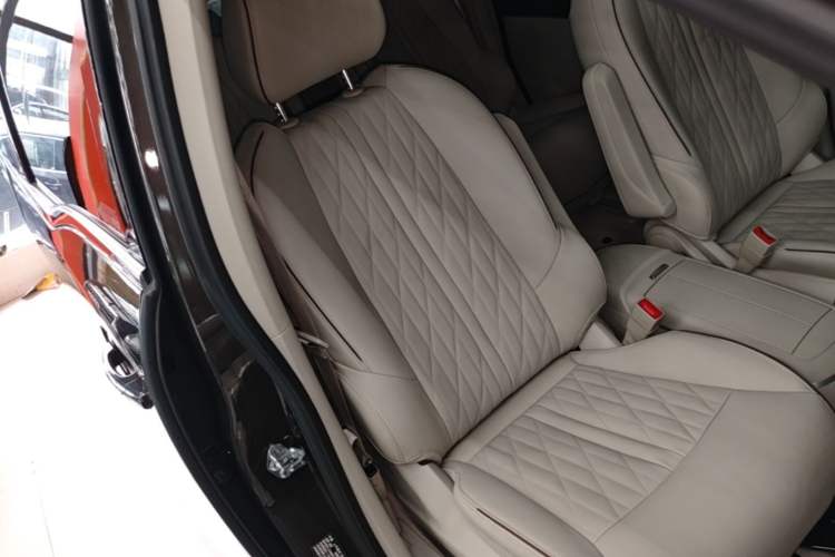 Used Buick GL8 2022 Land Business Class 652T Luxury Model Right Front Seat