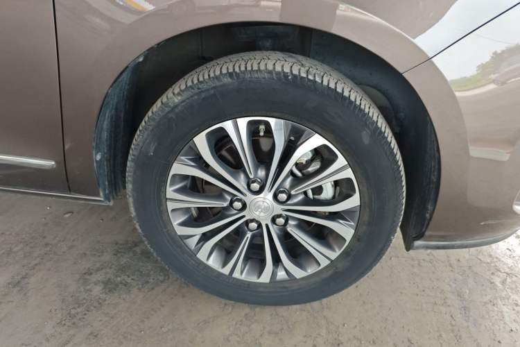 Used Buick GL8 2022 Land Business Class 652T Luxury Model Right Front Wheel Hub