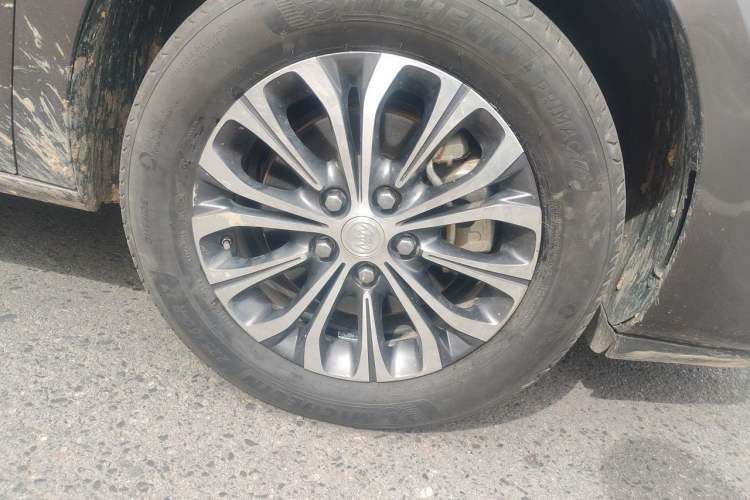 Used Buick GL8 2022 Land Business Class 652T Luxury Model Right Front Wheel Hub