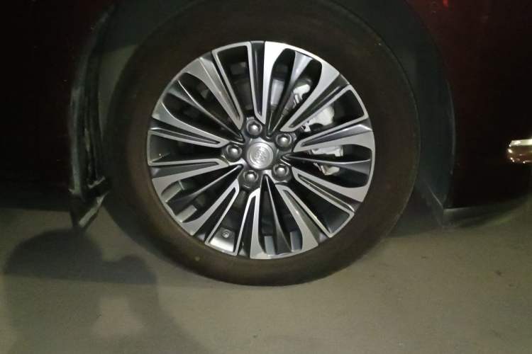 Used Buick GL8 2022 ES Land Cruiser 653T Luxury Model Right Front Wheel Hub