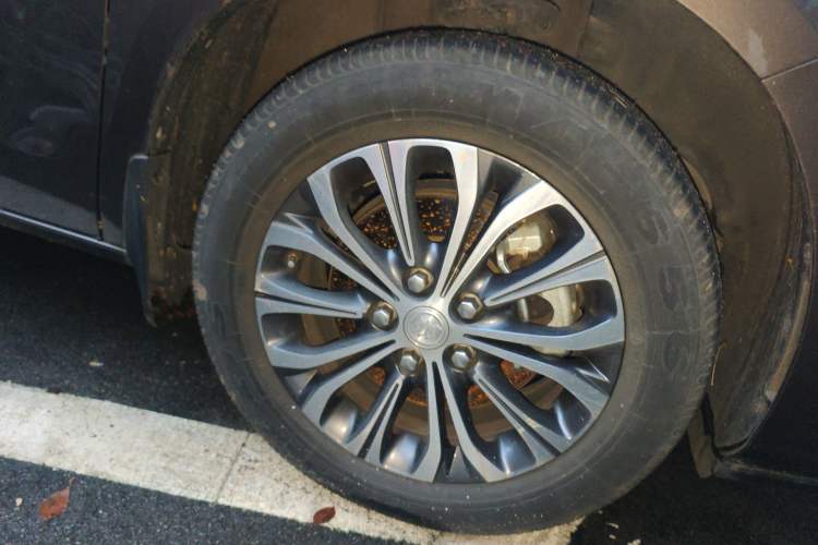 Used Buick GL8 2022 Land Cruiser Executive Class 652T Comfort Model Right Front Wheel Hub