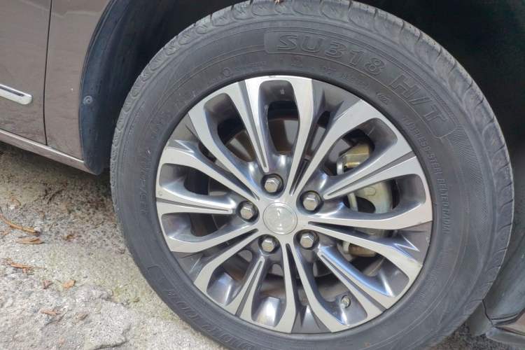 Used Buick GL8 2022 Land Business Class 652T Luxury Model Right Front Wheel Hub