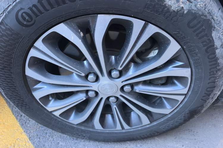 Used Buick GL8 2022 Land Business Class 652T Luxury Model Right Front Wheel Hub