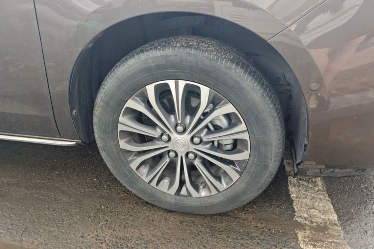 Used Buick GL8 2022 Land Business Class 652T Smart Deluxe Model Right Front Wheel Hub