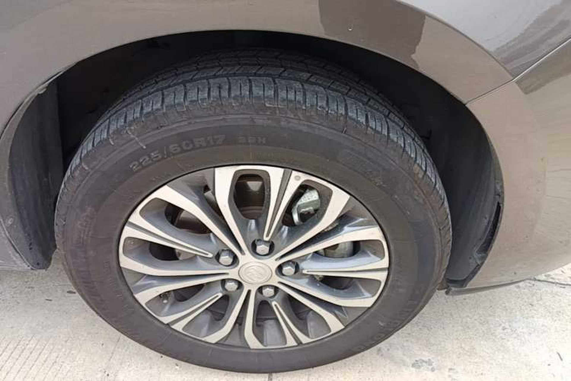 Used Buick GL8 2022 Land Business Class 652T Luxury Model Right Front Wheel Hub