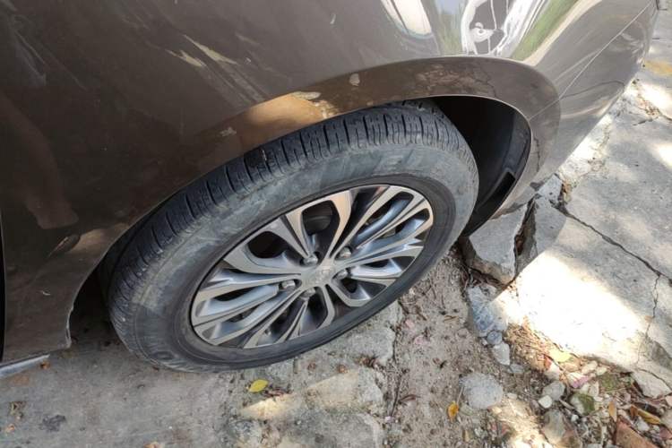 Used Buick GL8 2022 Land Cruiser Executive Class 652T Smart Luxury Model Right Front Wheel Hub