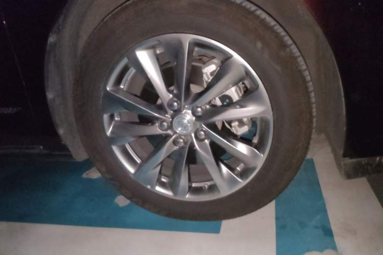 Used Buick GL8 2022 Facelift Avenir Aivia Six-Seat Deluxe Edition Right Front Wheel Hub