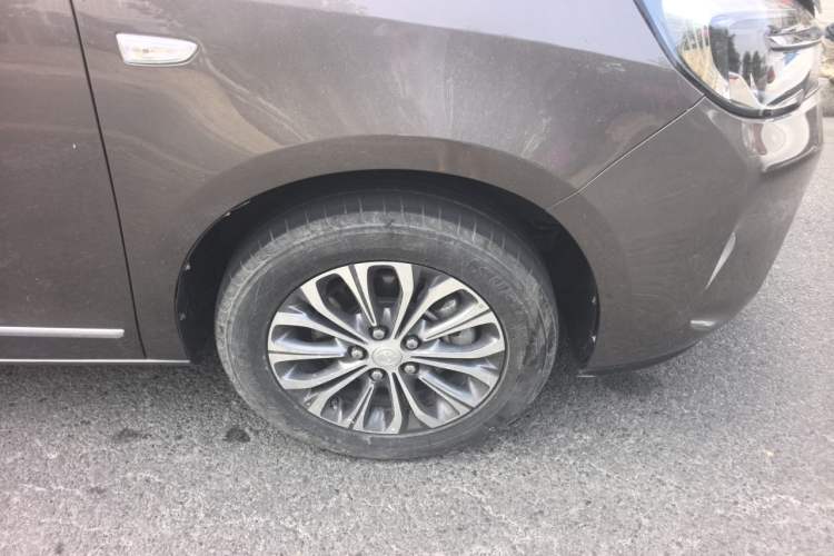 Used Buick GL8 2022 Land Business Class 652T Luxury Model Right Front Wheel Hub