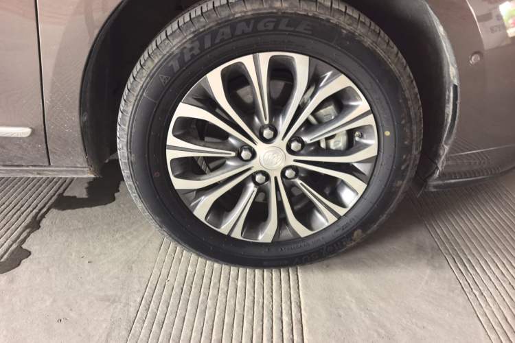 Used Buick GL8 2022 Land Executive Class 652T Prestige Model Right Front Wheel Hub