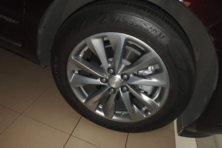 Used Buick GL8 2022 Avenir Aivia 7-Seater Deluxe Edition Right Front Wheel Hub
