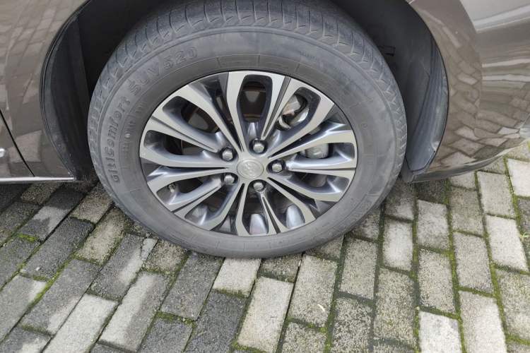 Used Buick GL8 2022 Land Business Class 652T Luxury Model Right Front Wheel Hub