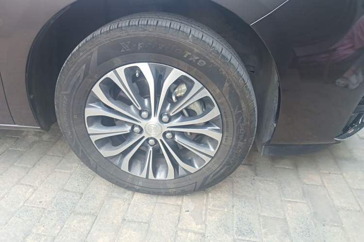 Used Buick GL8 2022 Land Business Class 652T Luxury Model Right Front Wheel Hub