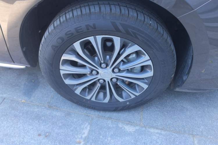 Used Buick GL8 2022 Land Business Class 652T Smart Deluxe Model Right Front Wheel Hub