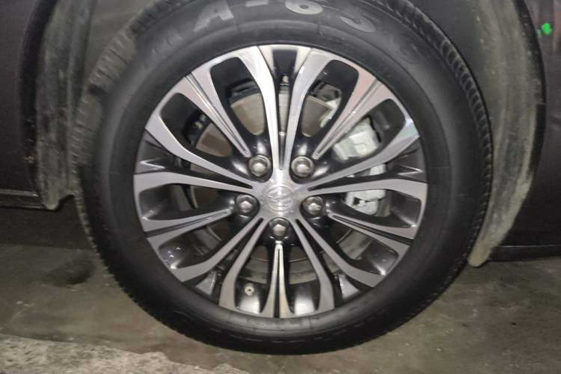 Used Buick GL8 2022 Land Cruiser Executive Class 652T Comfort Model Right Front Wheel Hub