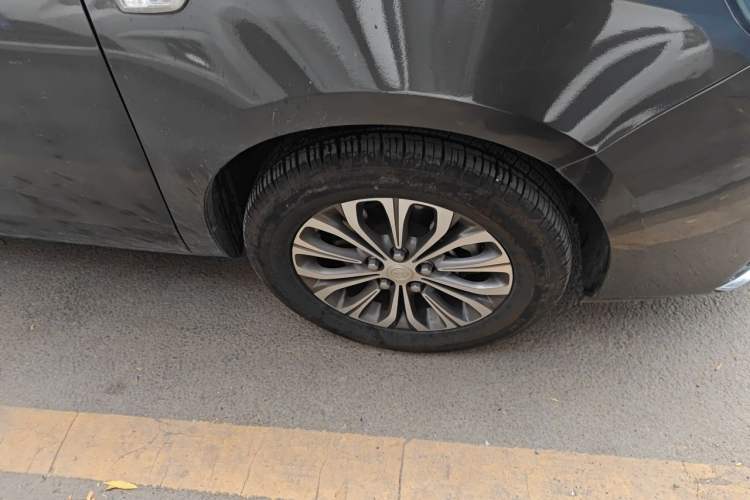 Used Buick GL8 2022 Land Cruiser Executive Class 652T Comfort Model Right Front Wheel Hub