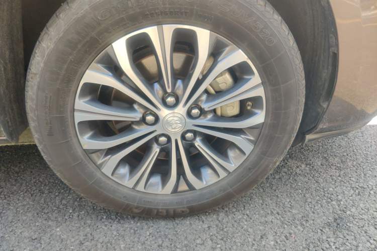 Used Buick GL8 2022 Land Cruiser Executive Class 652T Comfort Model Right Front Wheel Hub