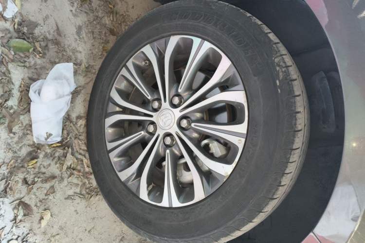 Used Buick GL8 2022 Land Business Class 652T Luxury Model Right Front Wheel Hub
