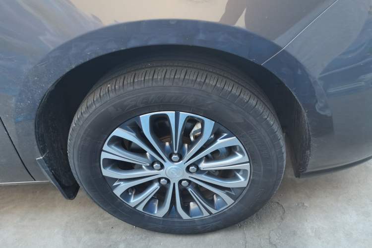 Used Buick GL8 2022 Land Cruiser Executive Class 652T Comfort Model Right Front Wheel Hub