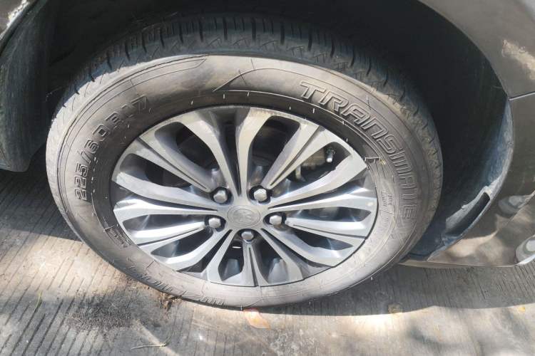 Used Buick GL8 2022 Land Cruiser Executive Class 652T Comfort Model Right Front Wheel Hub
