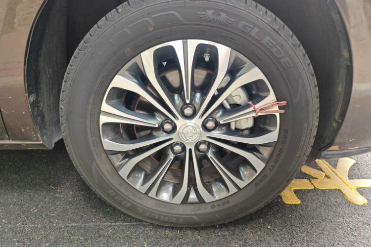 Used Buick GL8 2022 Land Business Class 652T Luxury Model Right Front Wheel Hub