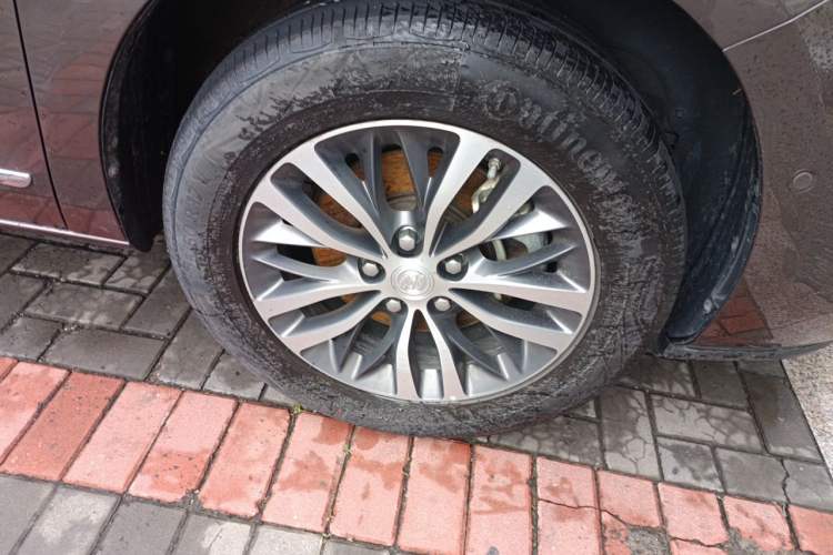 Used Buick GL8 2022 Land Cruiser Executive Class 652T Smart Luxury Model Right Front Wheel Hub