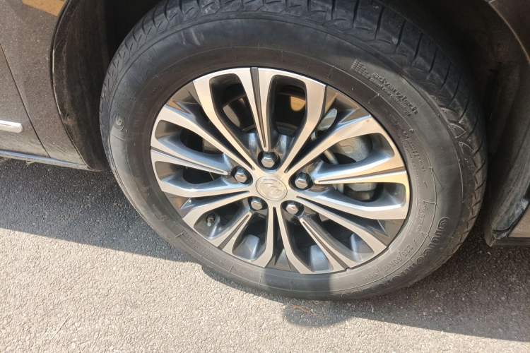 Used Buick GL8 2022 Land Business Class 652T Luxury Model Right Front Wheel Hub