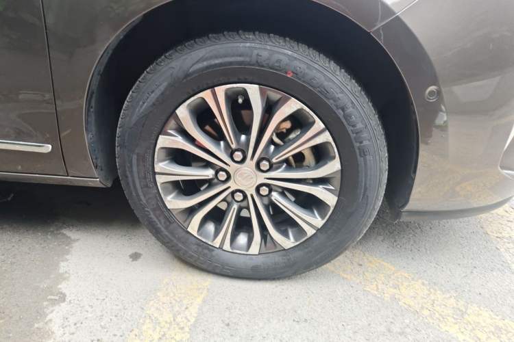 Used Buick GL8 2022 Land Cruiser Executive Class 652T Smart Luxury Model Right Front Wheel Hub