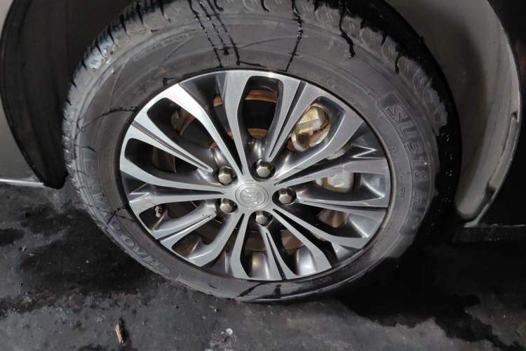 Used Buick GL8 2022 Land Cruiser Executive Class 652T Comfort Model Right Front Wheel Hub
